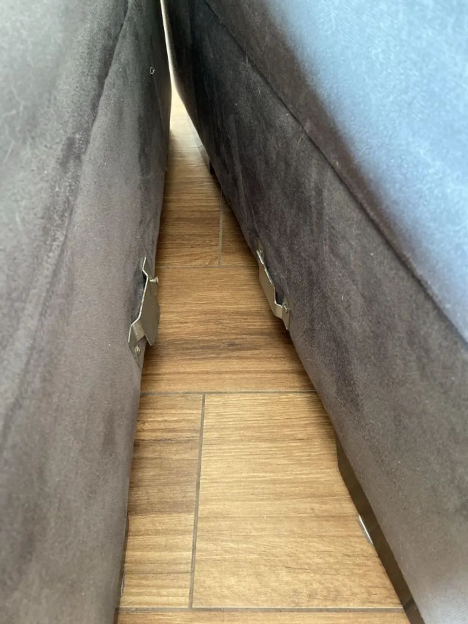 sofá 2 módulos e pufe cinza - Foto 3