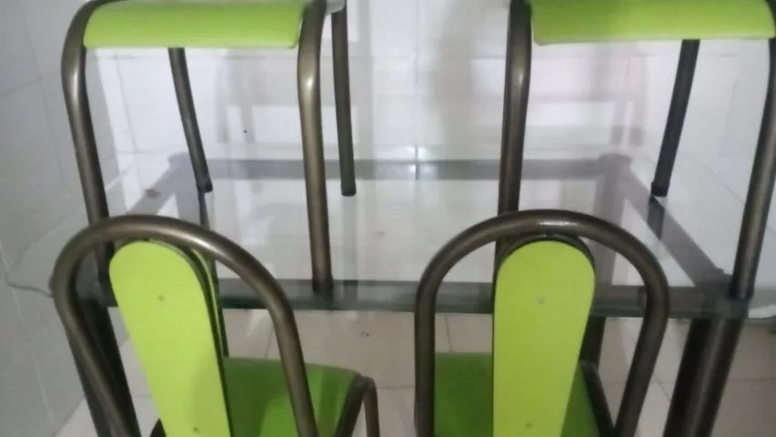 Mesa de vidro 4 cadeiras - R$450