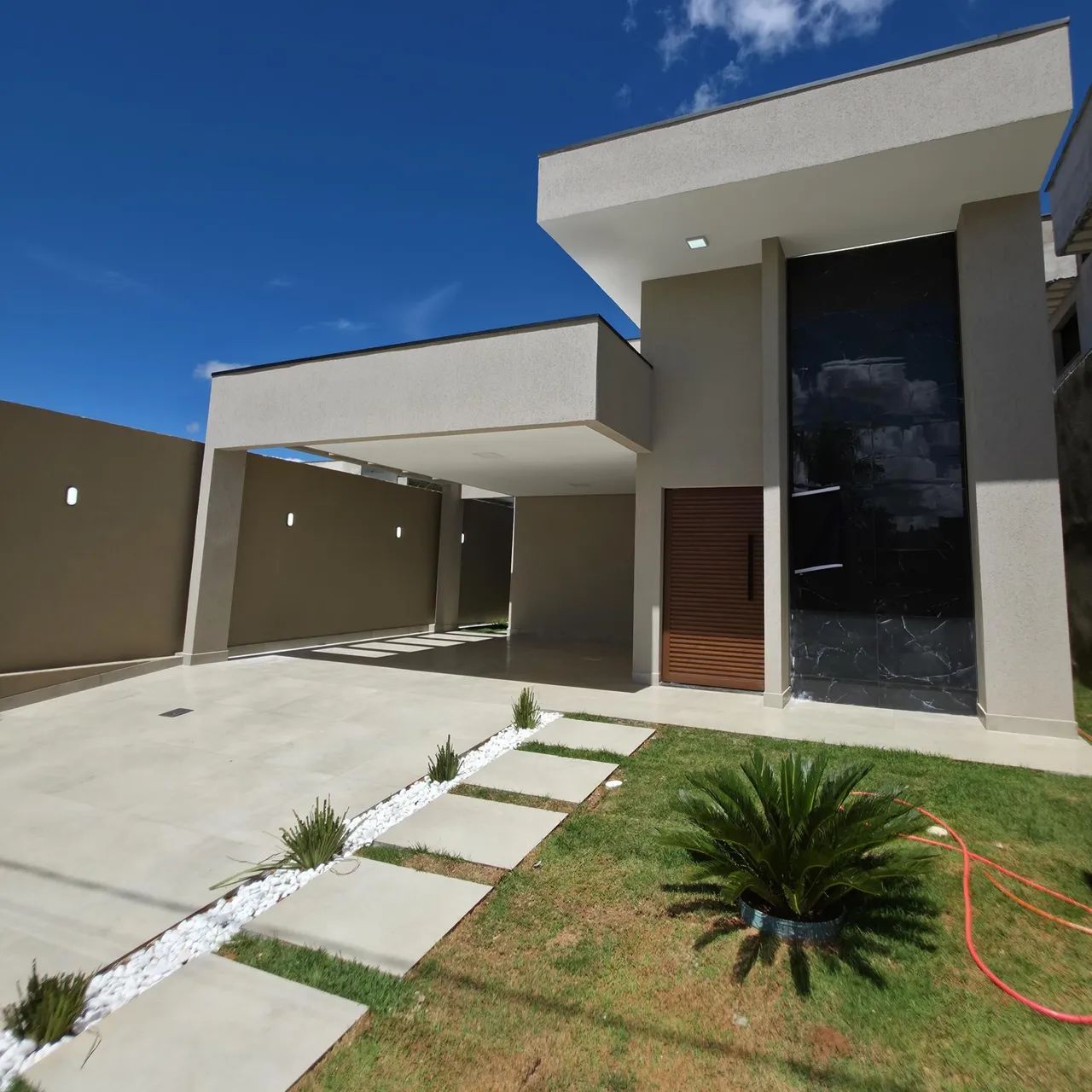 CASA ALTO PADRÃO 3 QTOS COM SUÍTE CONDOMÍNIO VILLA SUÍÇA 
