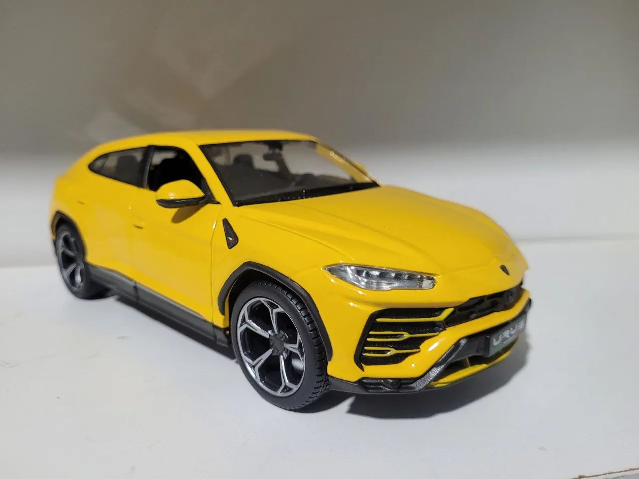 Viatura Lamborghini Urus 1/24