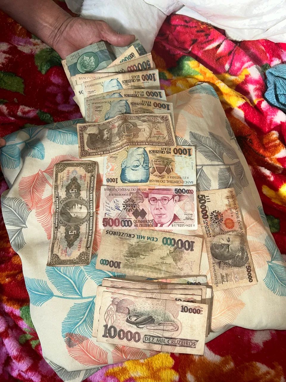 Notas e moedas antigas