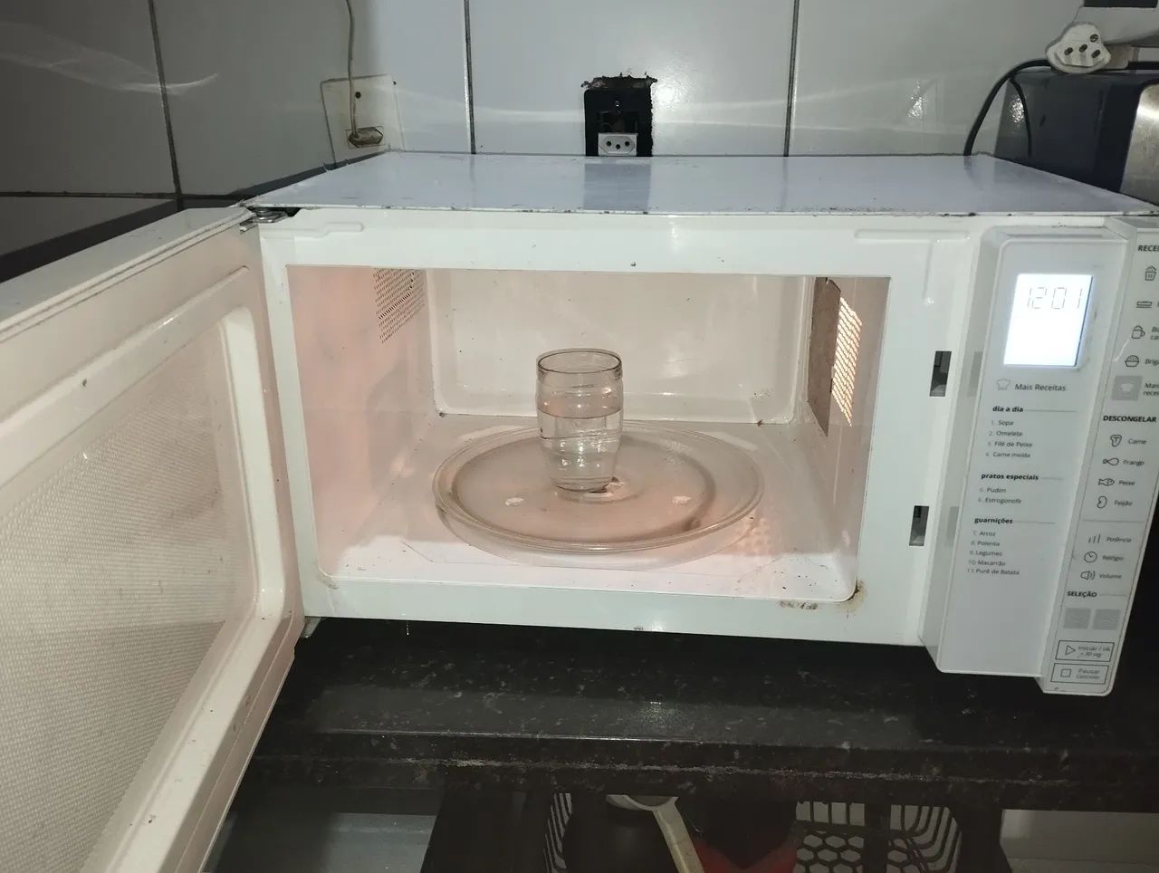 Microondas funcionando perfeitamente  - Foto 4
