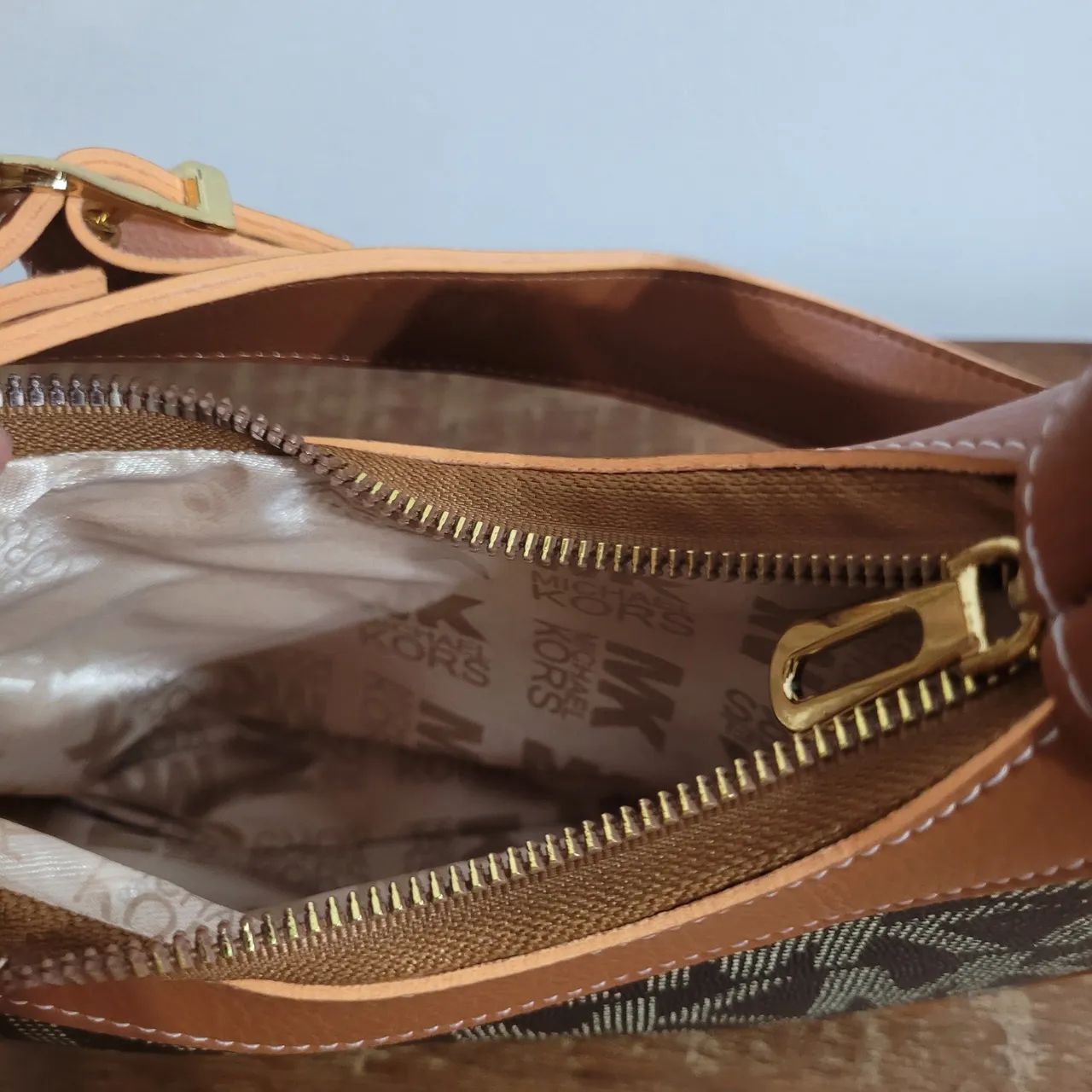 Bolsa mk baguete nova marrom  - Foto 4