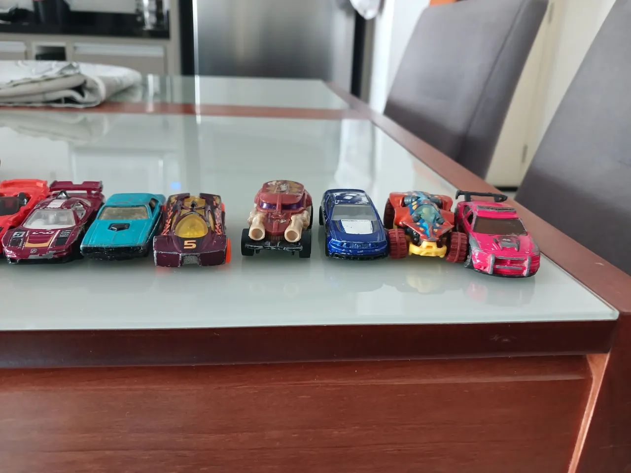 Lote com 27 carrinhos de brinquedo usados - Foto 2