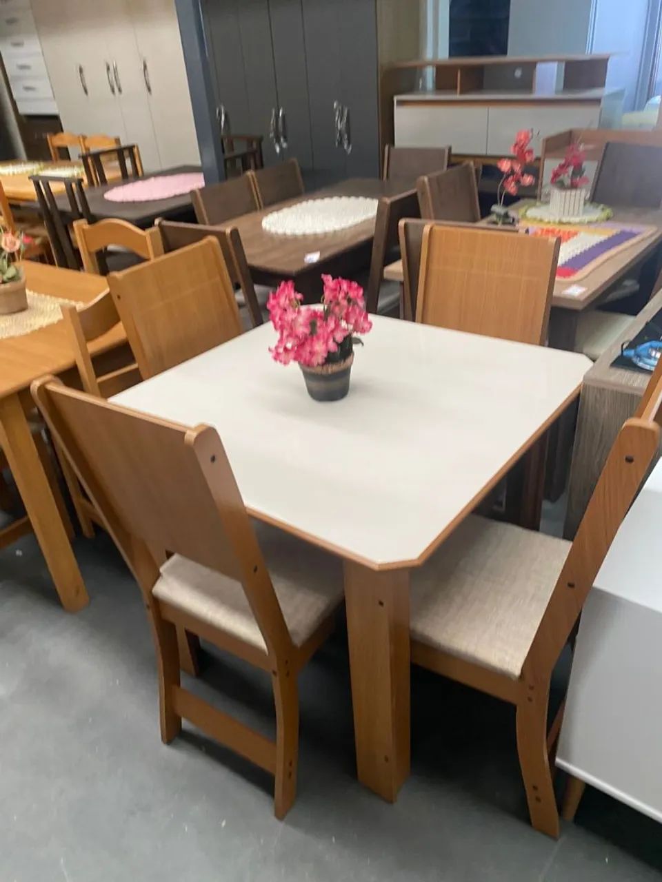 Mesa Genebra com 4 cadeiras - Novo - Foto 2