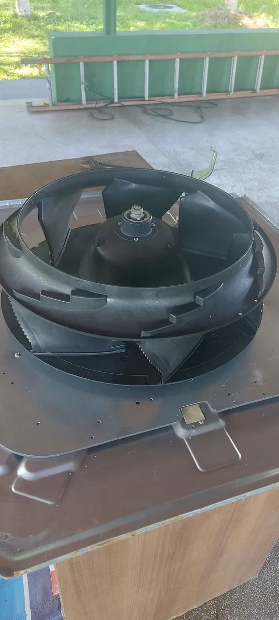 Peças, compressores, moto ventiladores e placas de ar condicionados