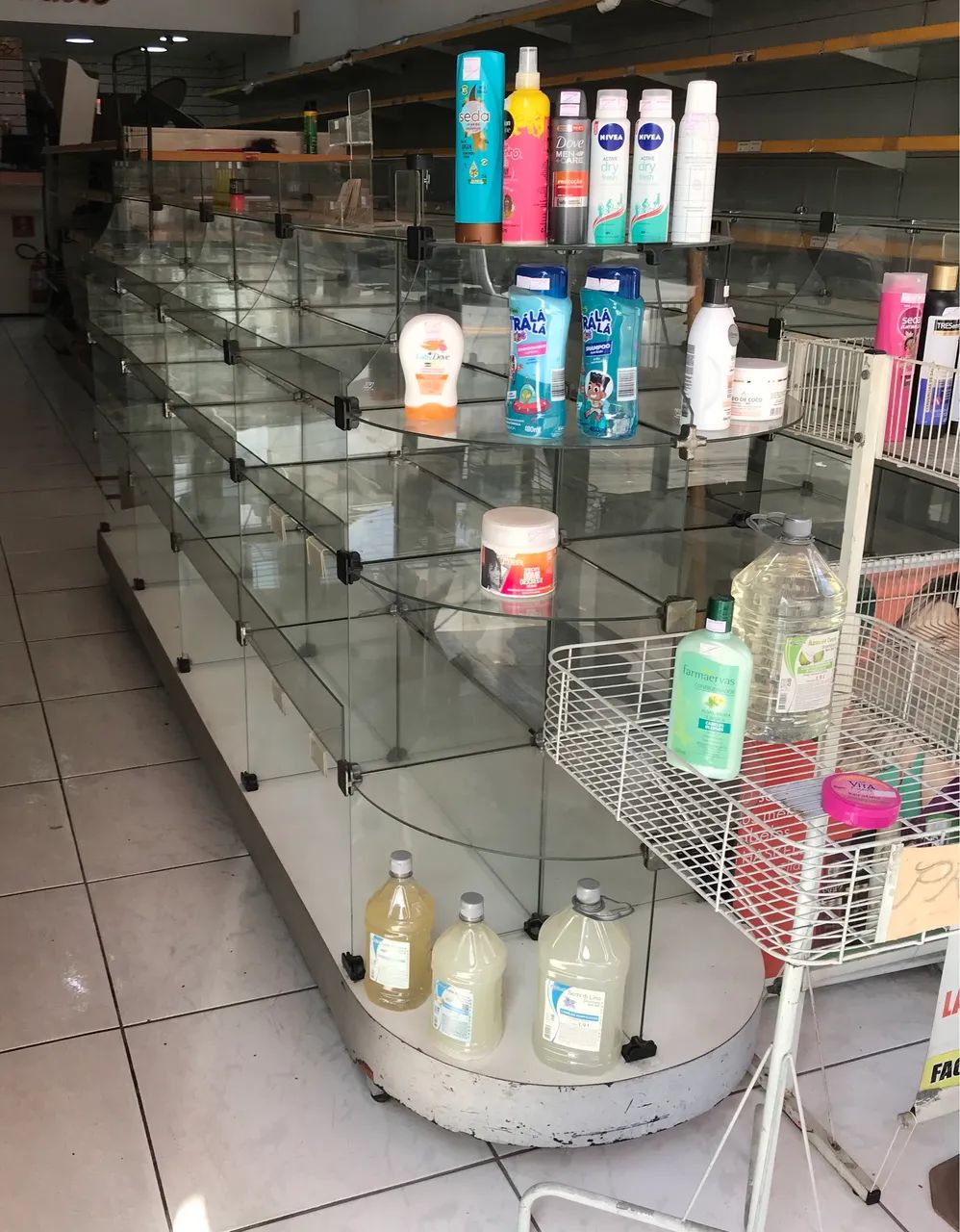Vendo instalação completa loja de cosméticos  - Foto 6
