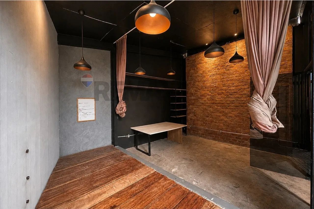 Sala Comercial em Estilo Industrial no Bairro Olaria.