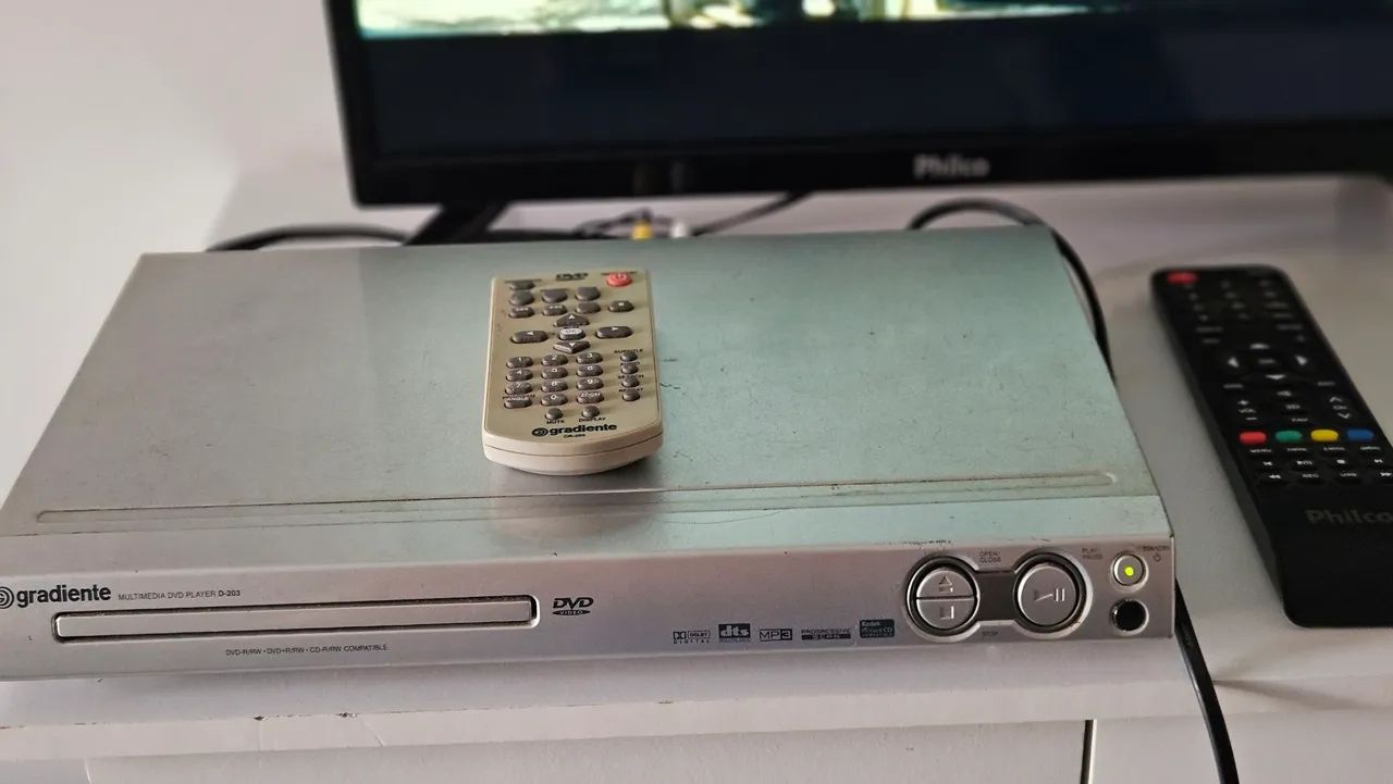 TV/Monitor Philco 20 polegadas e DVD Gradiente usado ambos com controle remoto originais. - Foto 5