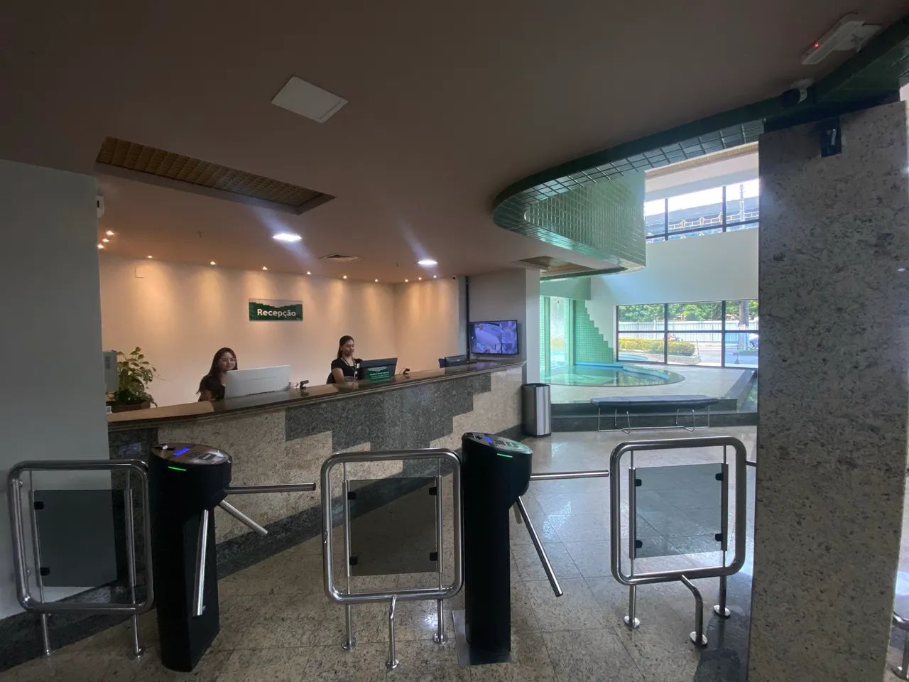 Alugo Sala Comercial 32m2 - Adrianópolis - Trade Center