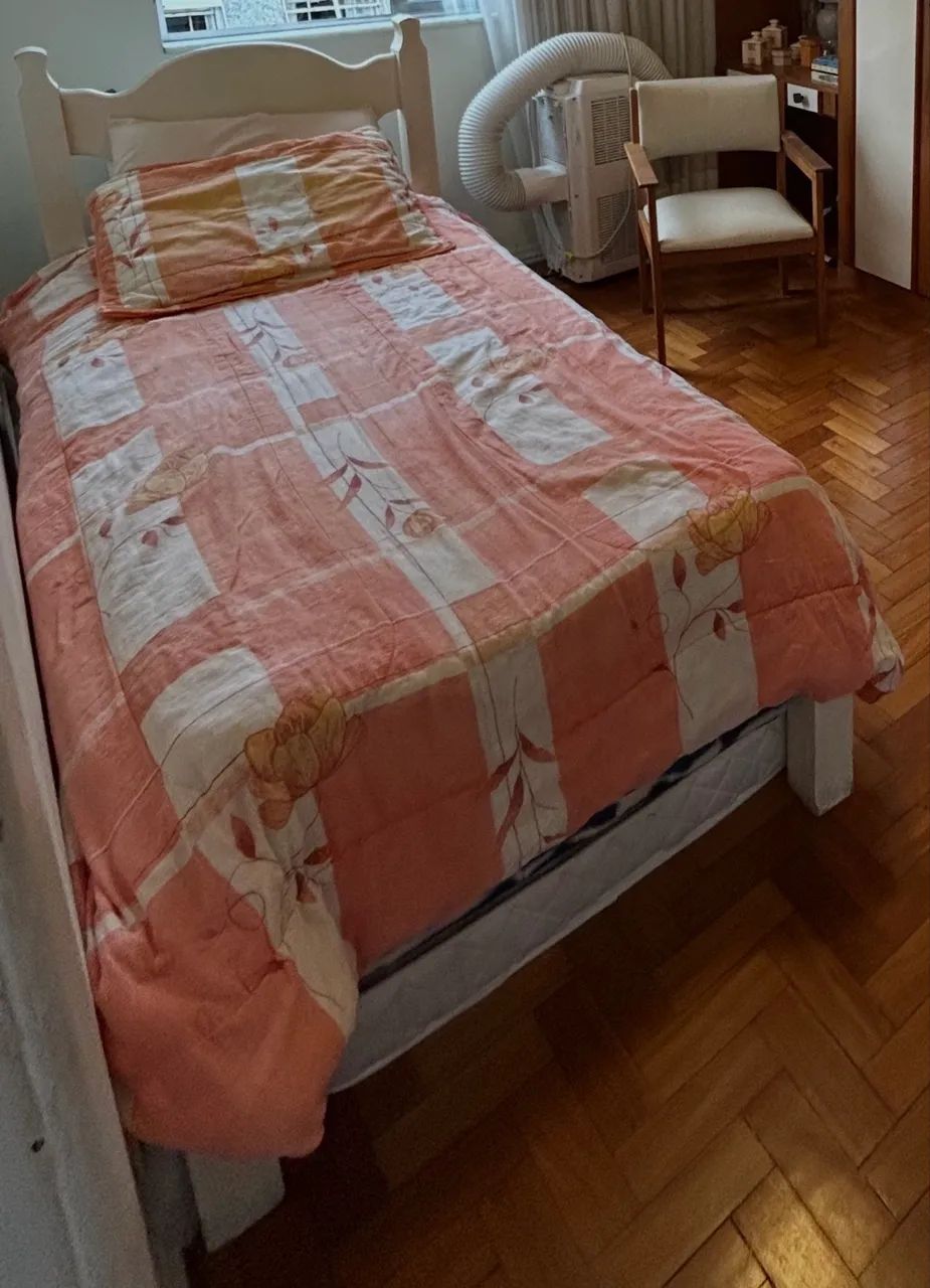 Cama de solteiro branca 
