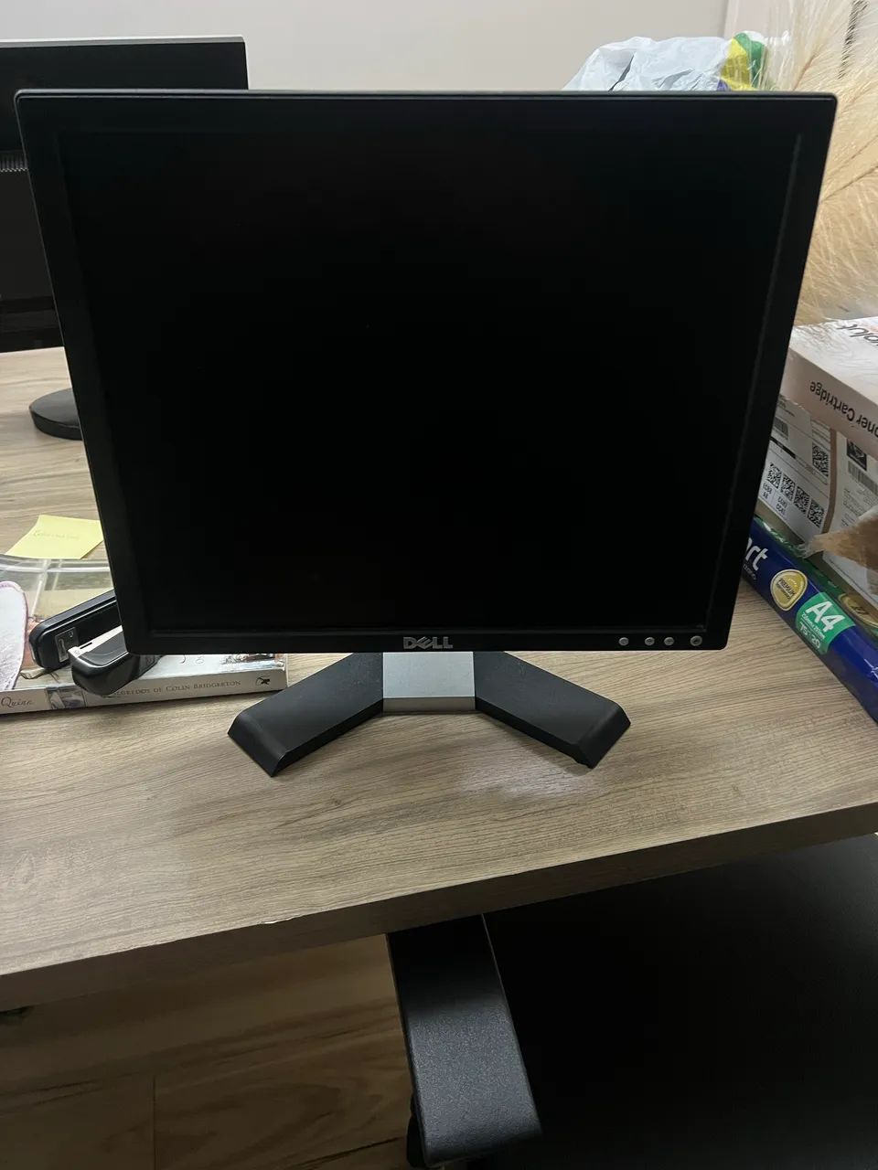 Vende-se monitor 17 polegadas, em boa condição, com cabo de energia