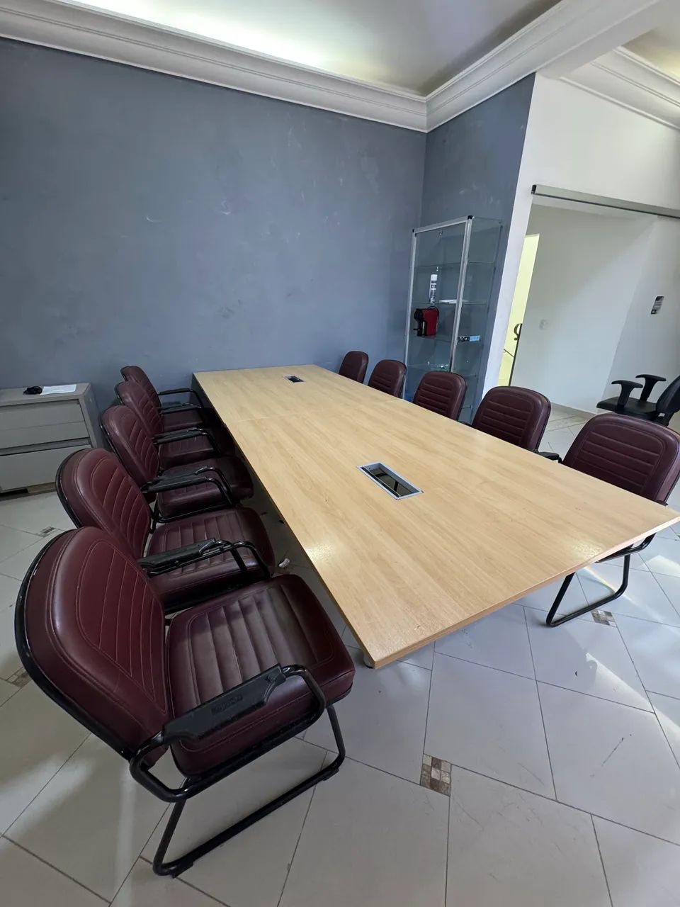 Mesa escritório 3,20 x 1,2 + 10 cadeiras de couro  - Foto 5