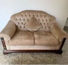 Sofá 2 lugares (capitonê) Mogno maciço R$ 800 - 1.800