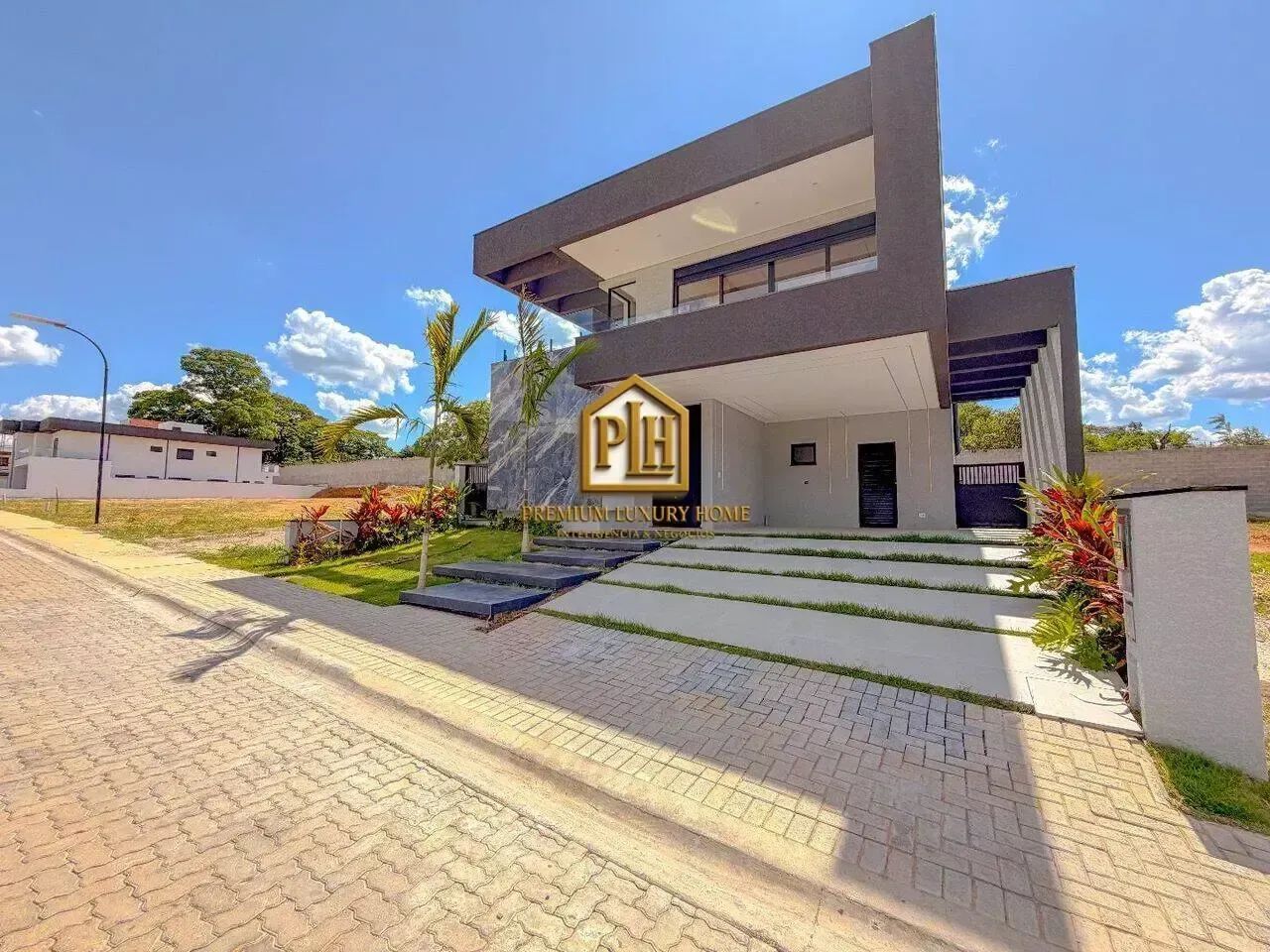 CASA COM 4 SUITES CONDOMINIO FECHADO EM ATIBAIA