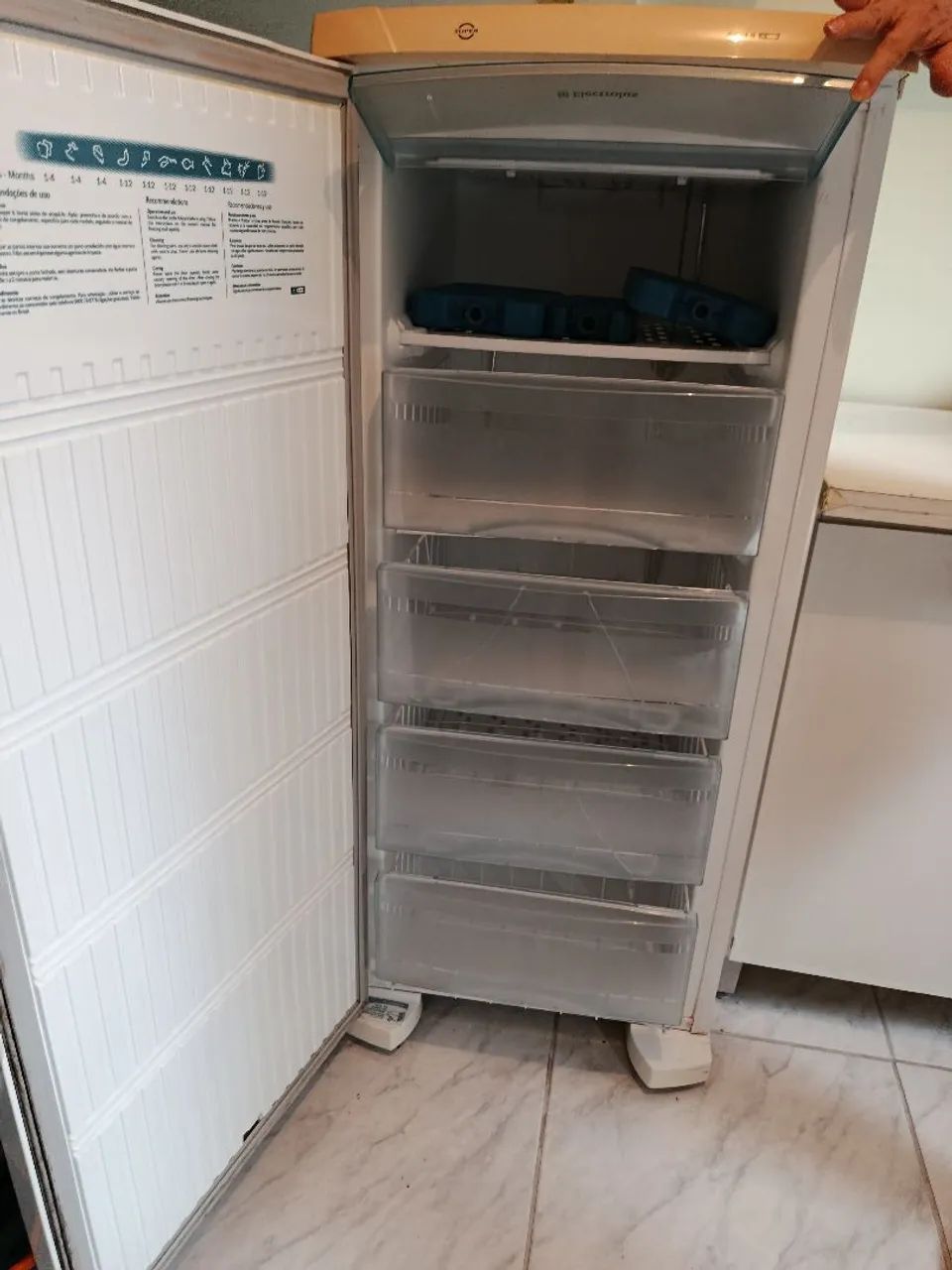 Vendo freezer Eletrolux 173L - Foto 2