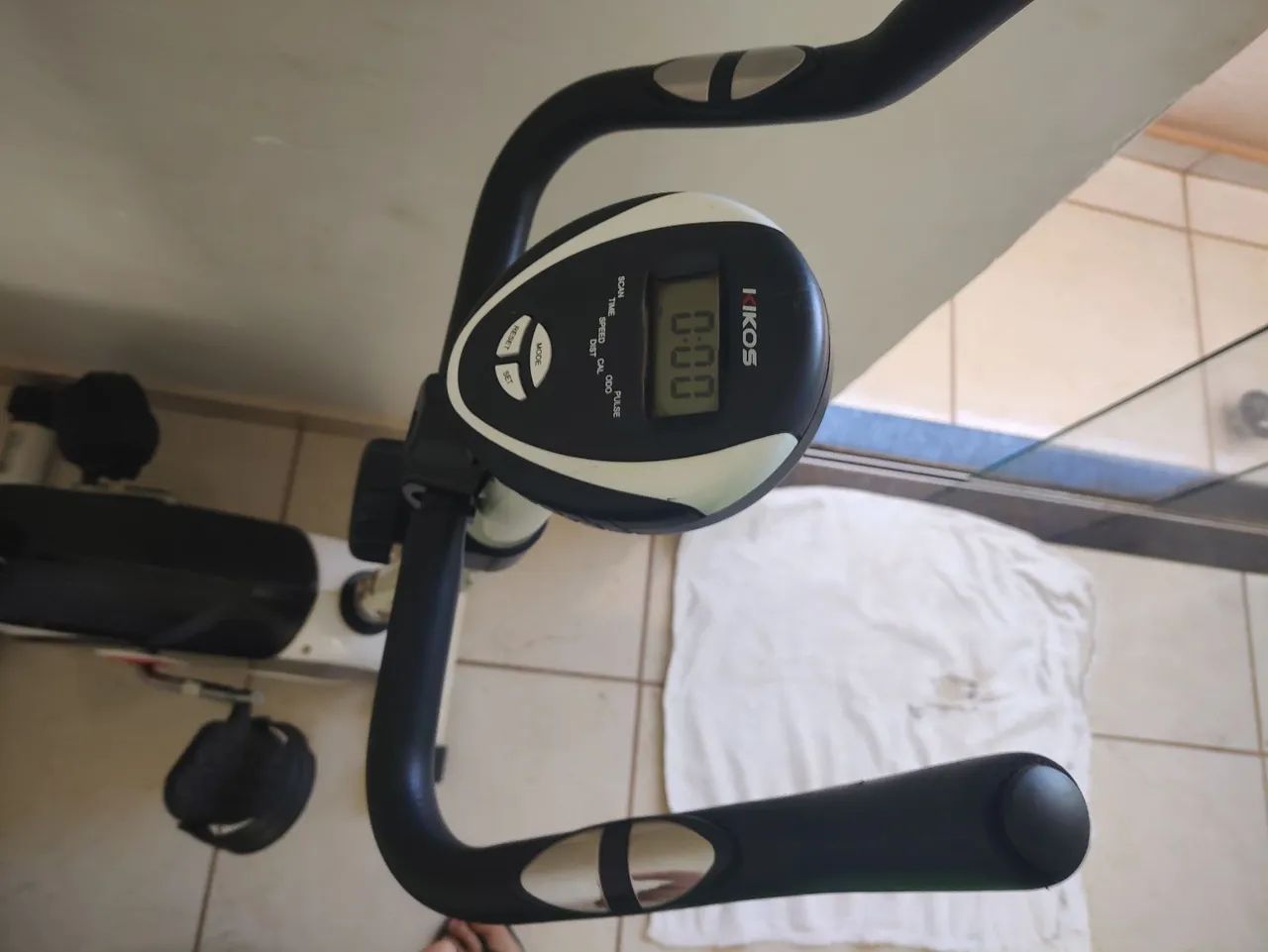 Bicicleta ergométrica vertical Kikos KV 3.1  - Foto 4