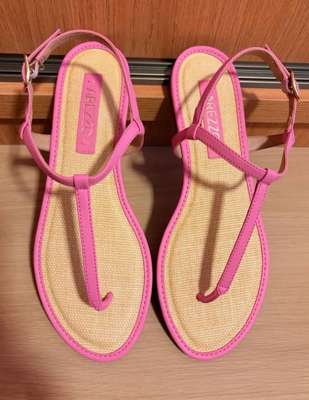 Sandália rasteira arezzo - Foto 2