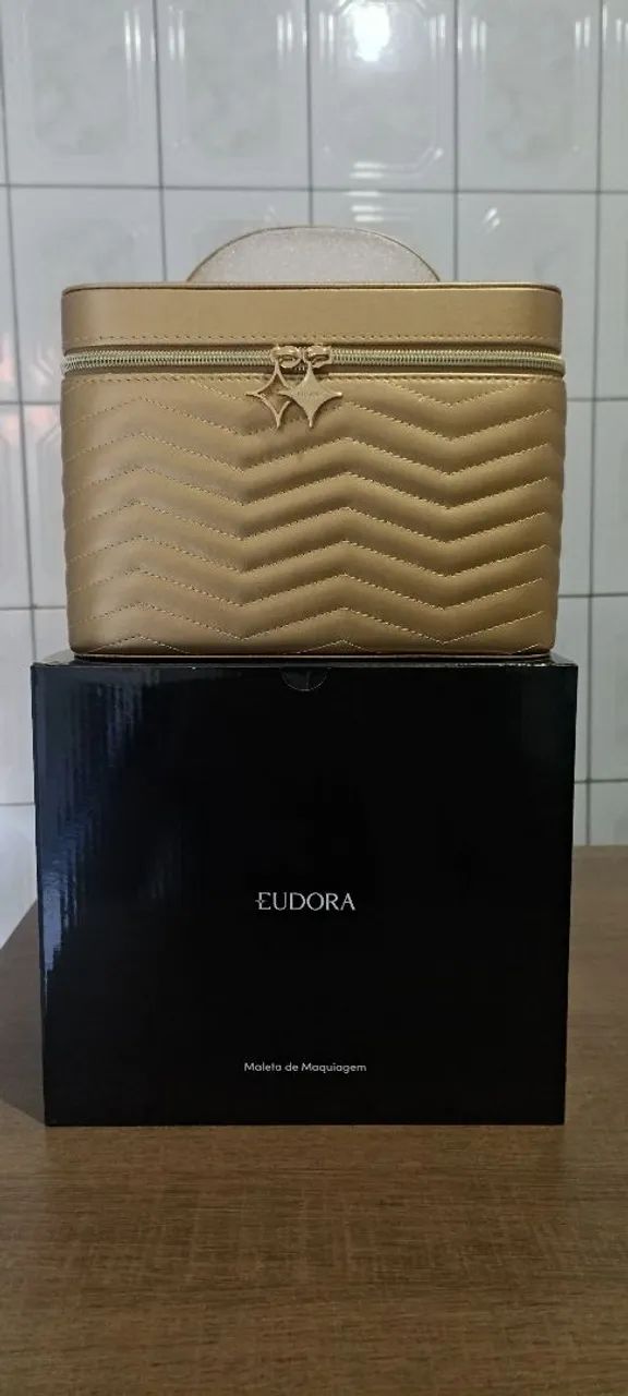 Maleta De Maquiagem Dourada Eudora 