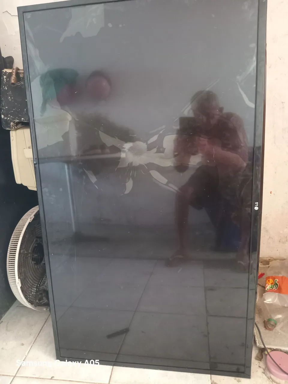 Vendo duas TV,s uma Fhillps 50 pol. E outra  LG 50 pol. Com defeito na tela - Foto 2