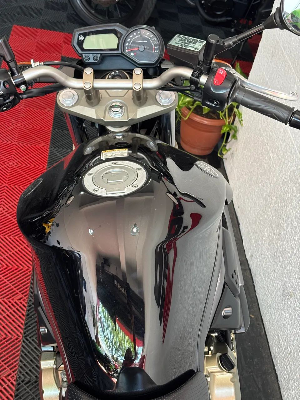 YAMAHA XJ6 N  - Foto 4