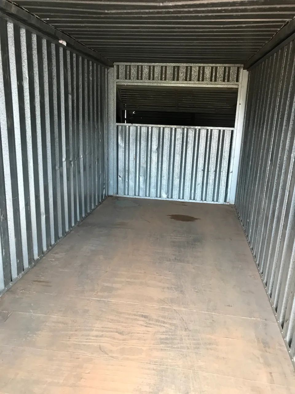  Contêiner Moradia ou Canteiro de Obras  com porta e janelas!!! Tamanho 6,00x2,25x2,30 - Foto 6