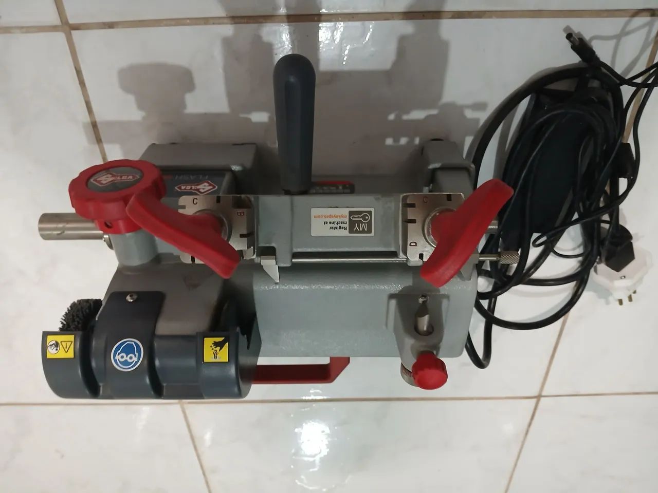 Vendo copiadora de chave silca  - Foto 2
