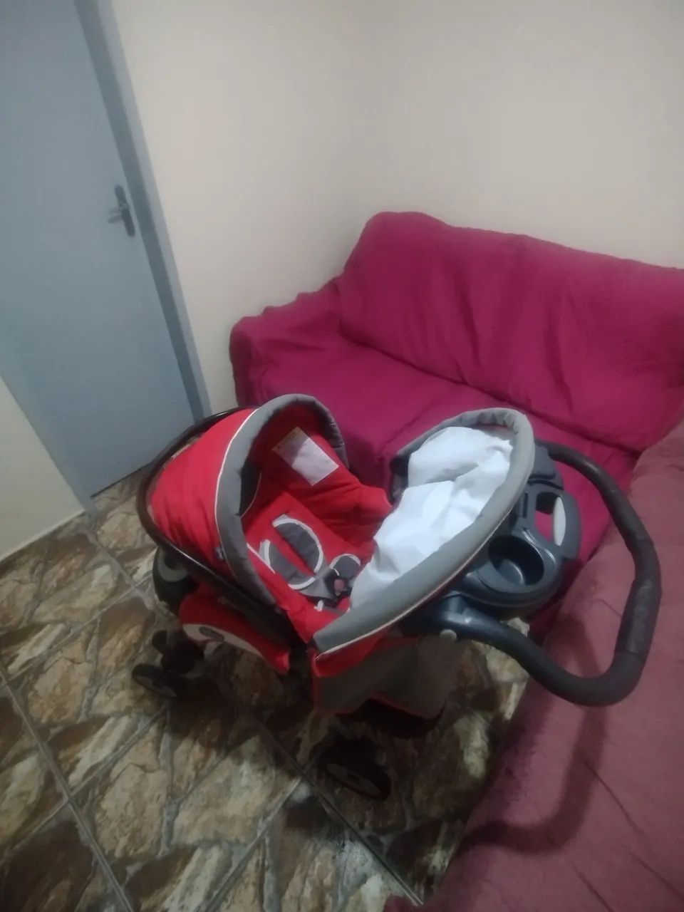 Carrinho de bebê com bebê conforto - Foto 4
