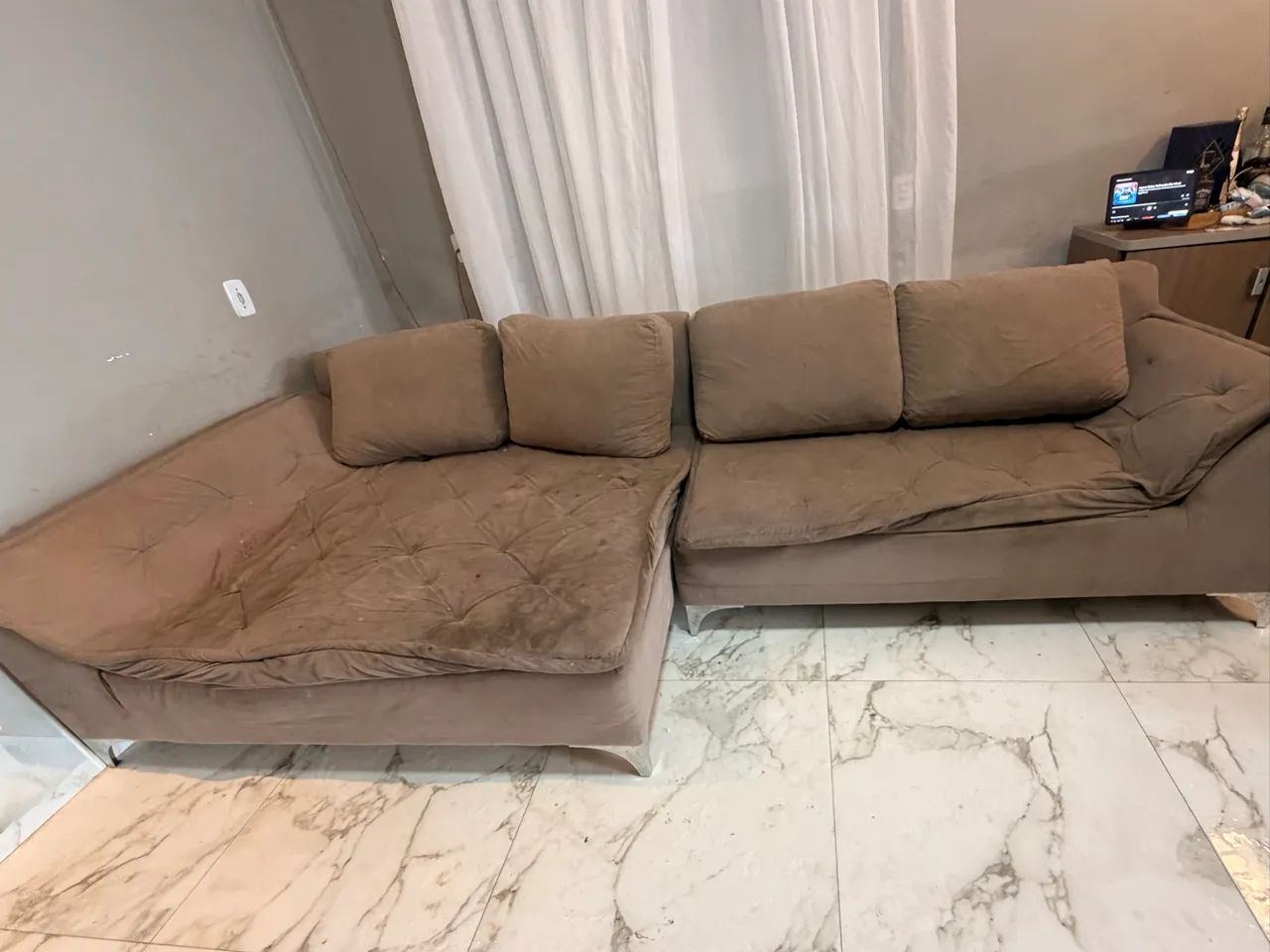 Sofá com chaise e almofadas - Foto 3