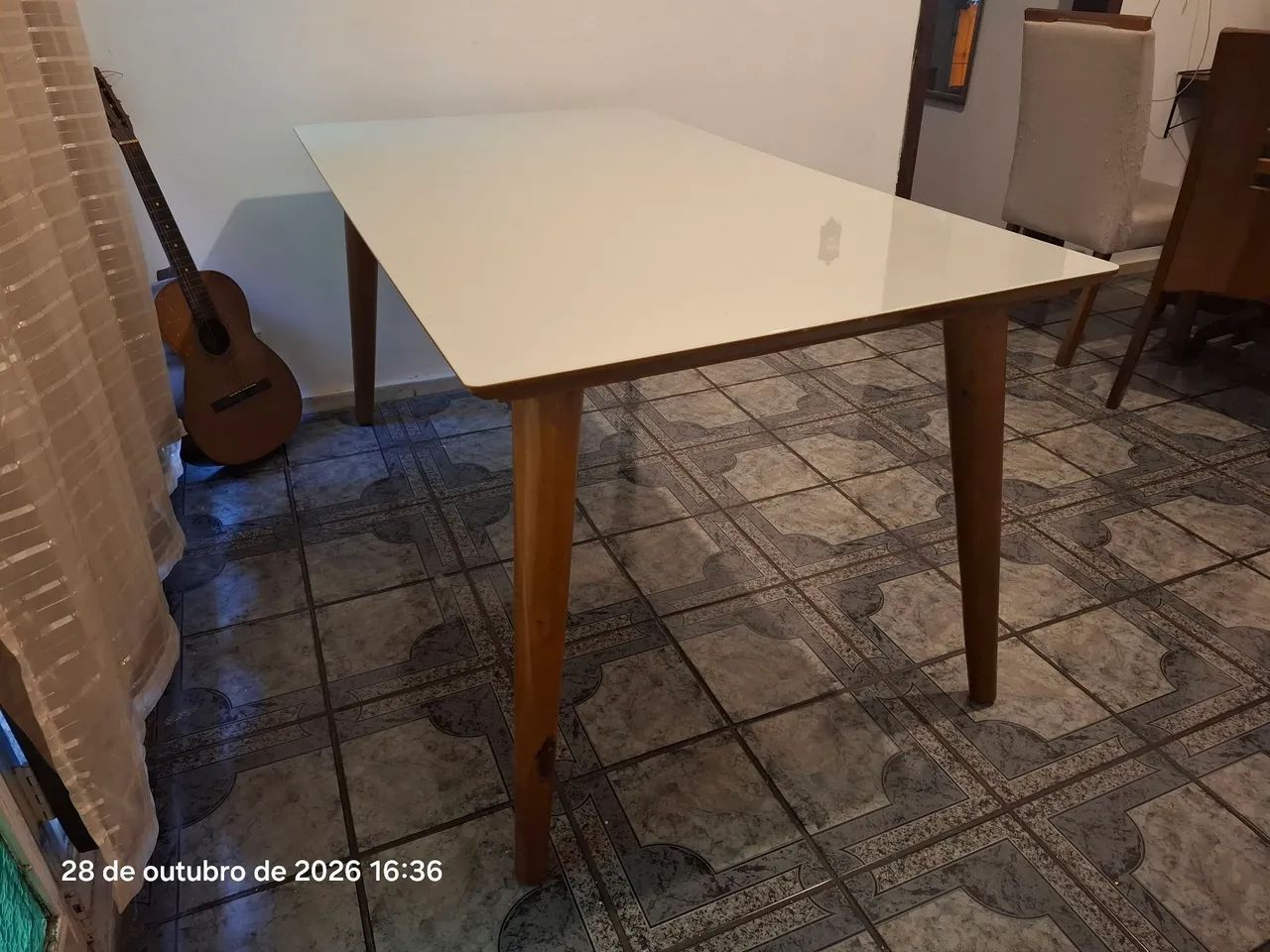 Mesa de madeira e vidro 6 lugares - Foto 2