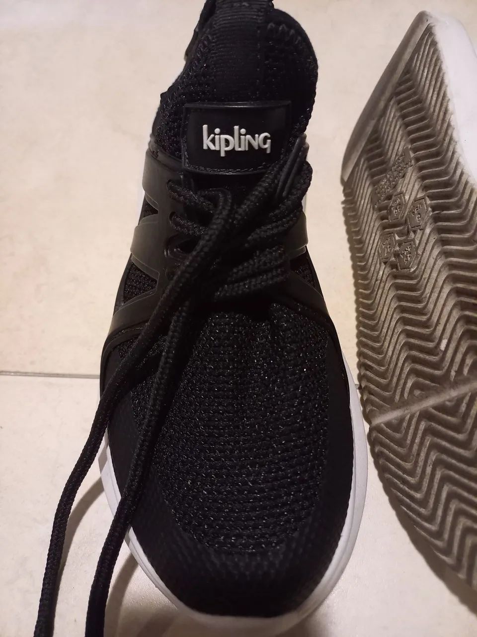 Tênis preto da Kipling - Foto 2