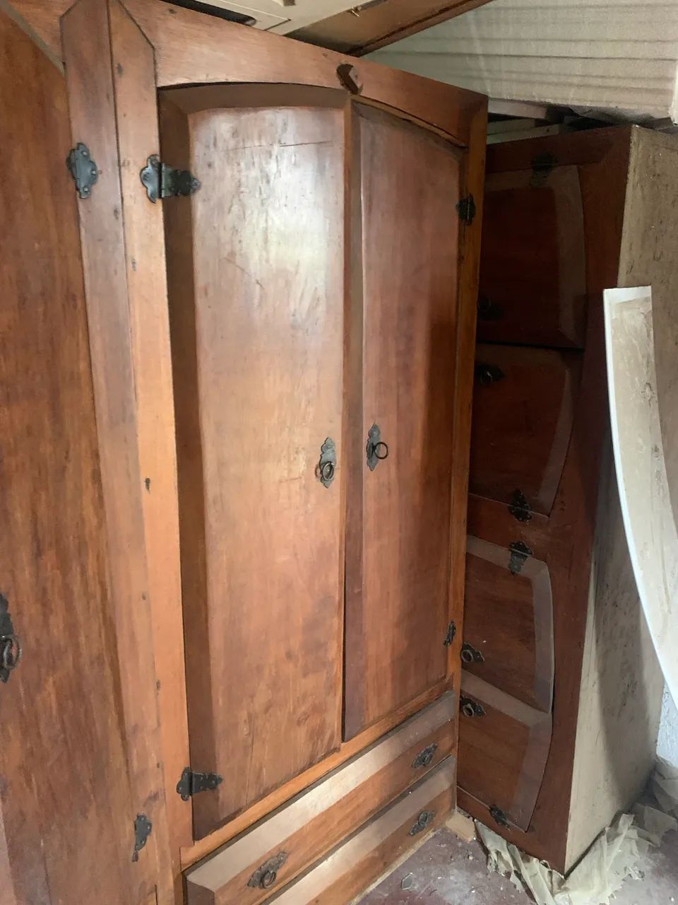 Guarda Roupa, Mesa com 4 cadeiras Rack, madeira estilo Coñonial - Foto 4