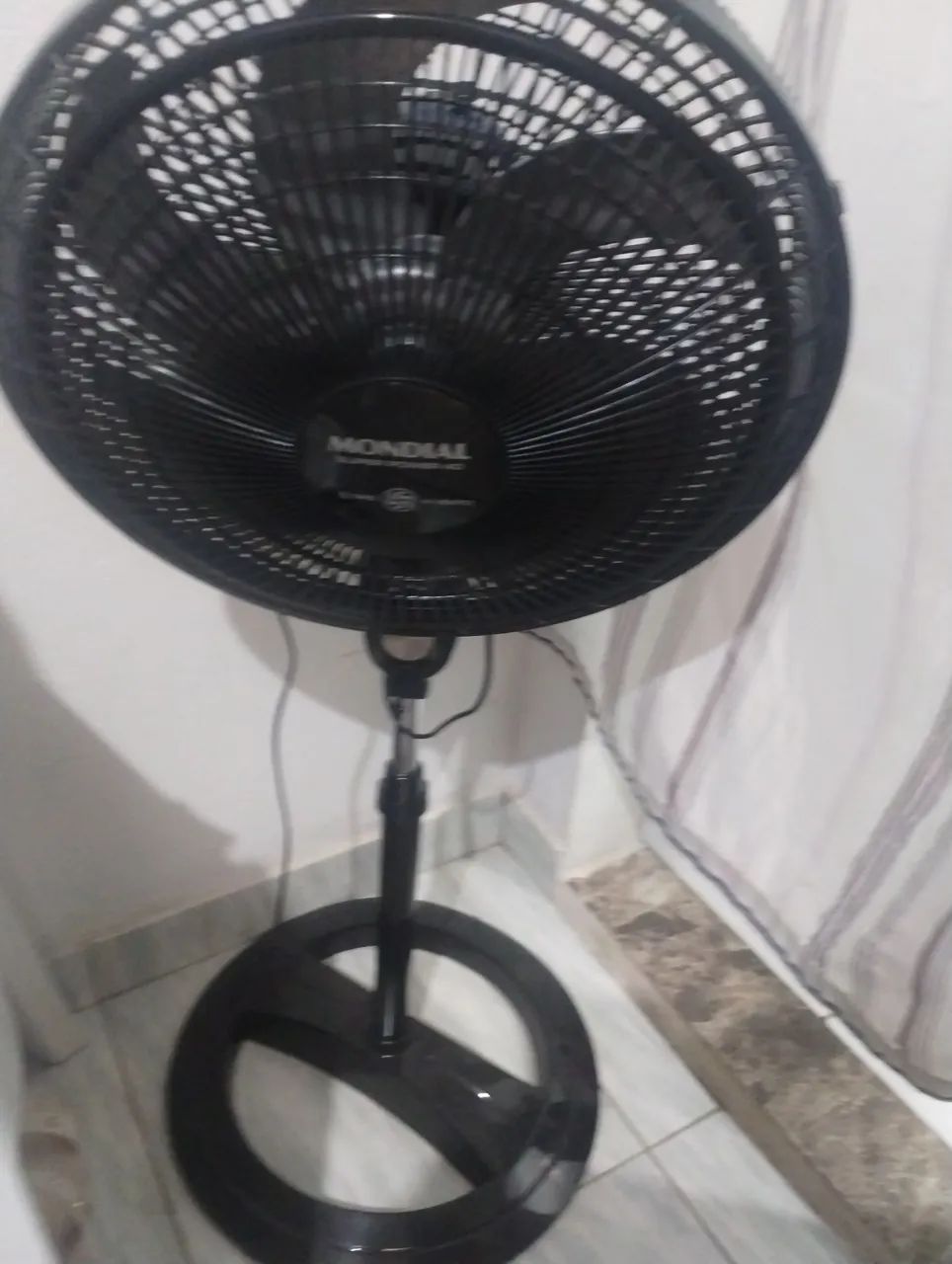 Vende se ventilador semi novo