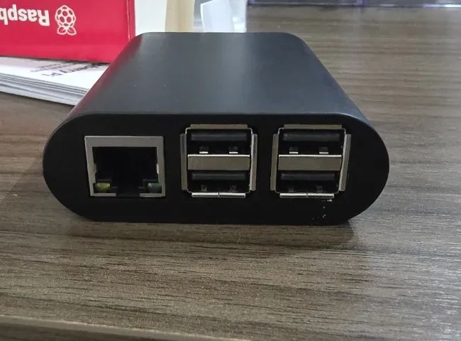 Raspberry Pi 3 Model B V1.2 com case e fonte