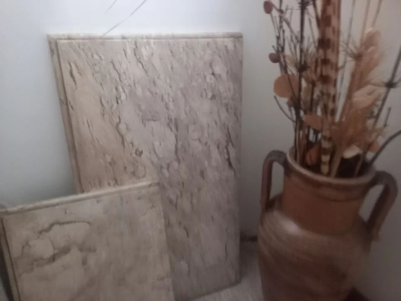Vendo 01 pedra decorativa bege bahia de 85x 49 cm. Excelente tampo para mesa. R$ 120,00.. - Foto 2