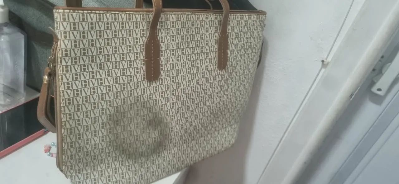 Bolsa bege Victor Hugo  - Foto 3