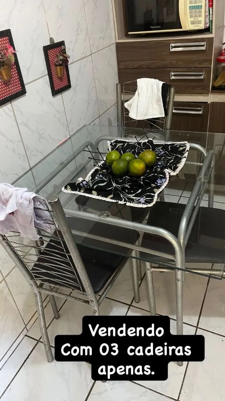 Mesa com 3 cadeiras 