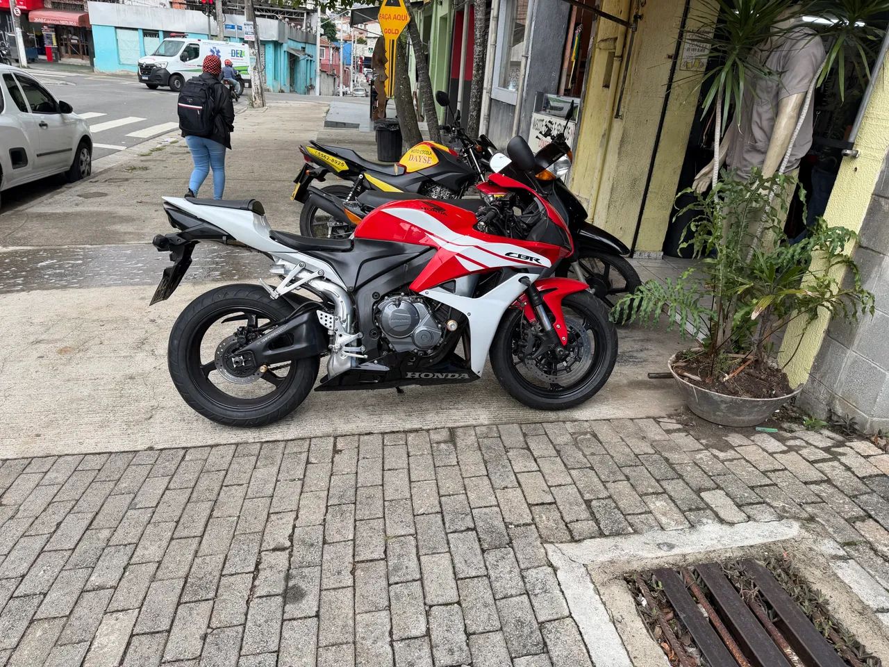 CBR 600RR 2008 - Foto 3