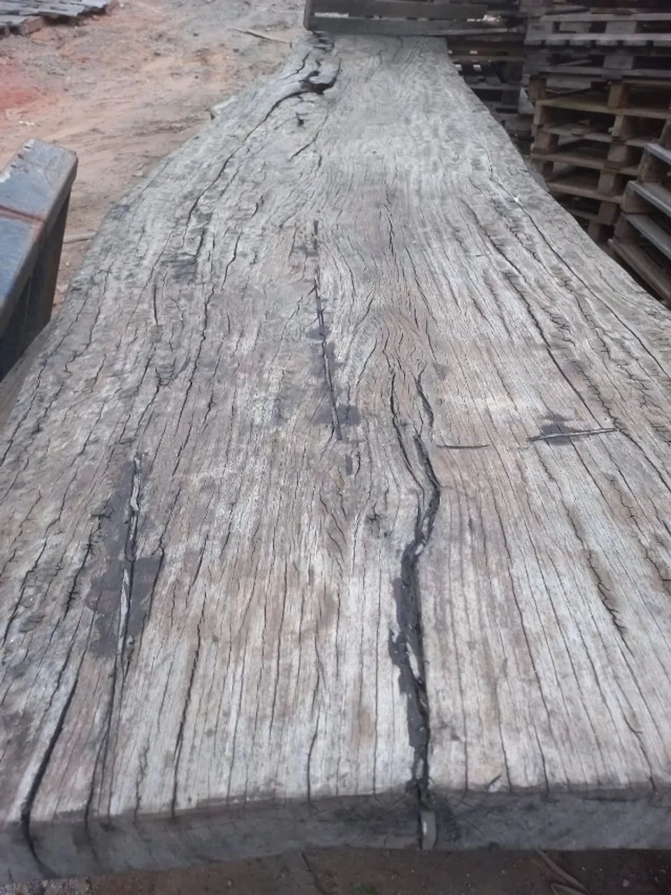 Mesa de madeira rústica