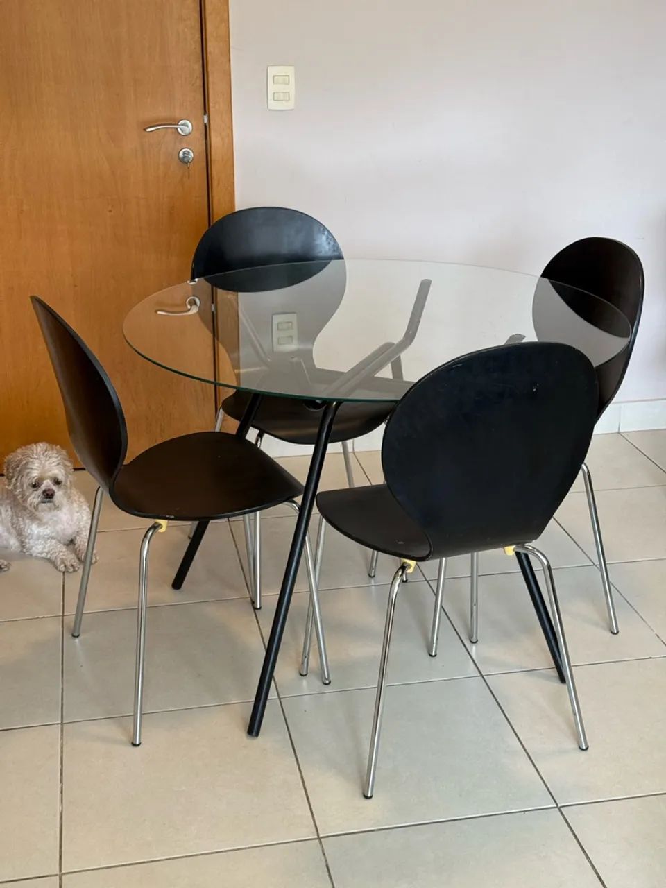 Mesa com 4 cadeiras