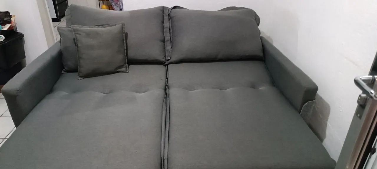 Sofá retrátil cinza tecido linho - Foto 4