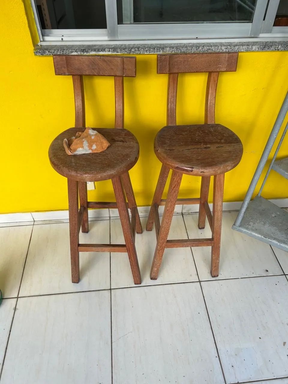 Banco de madeira para mesa americana 