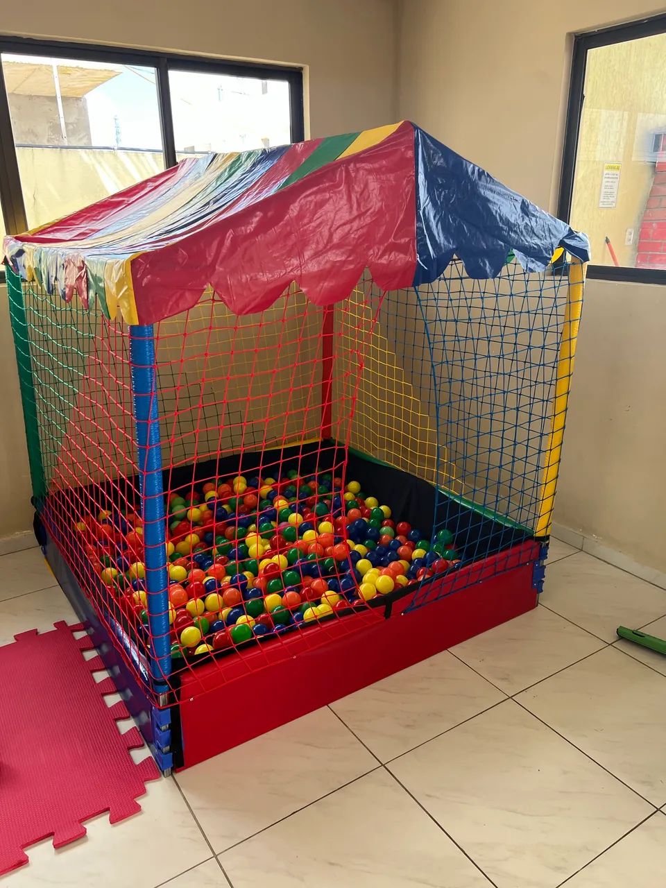 Locação de mesas e cadeiras, tenda, pula pula , piscina de bolinha  - Foto 4