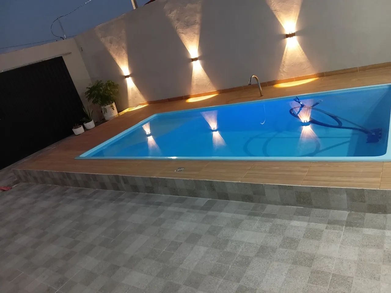 Ótima casa com área ee lazer e piscina *)