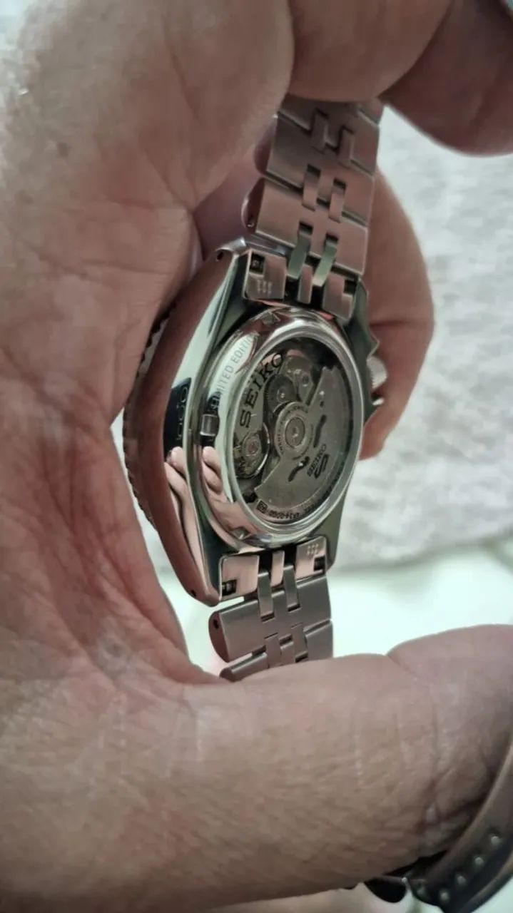 RELÓGIO SEIKO GMT EDIÇÃO LIMITADA NA GARANTIA  EDIÇÃO 366/1000 - Foto 4