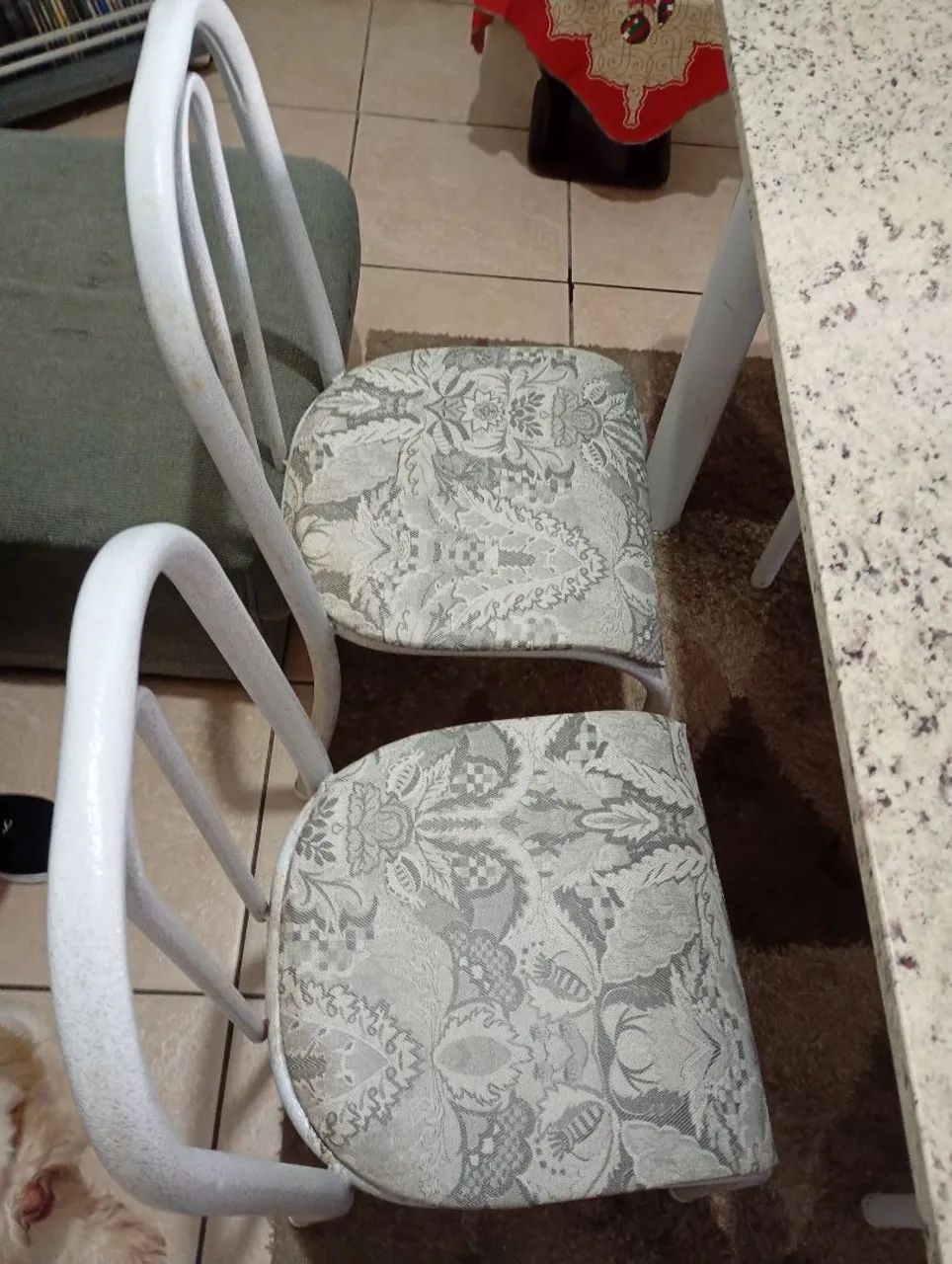 Mesa tampo de granito  com 6 cadeiras em ótimo estado, aceito proposta, * - Foto 5