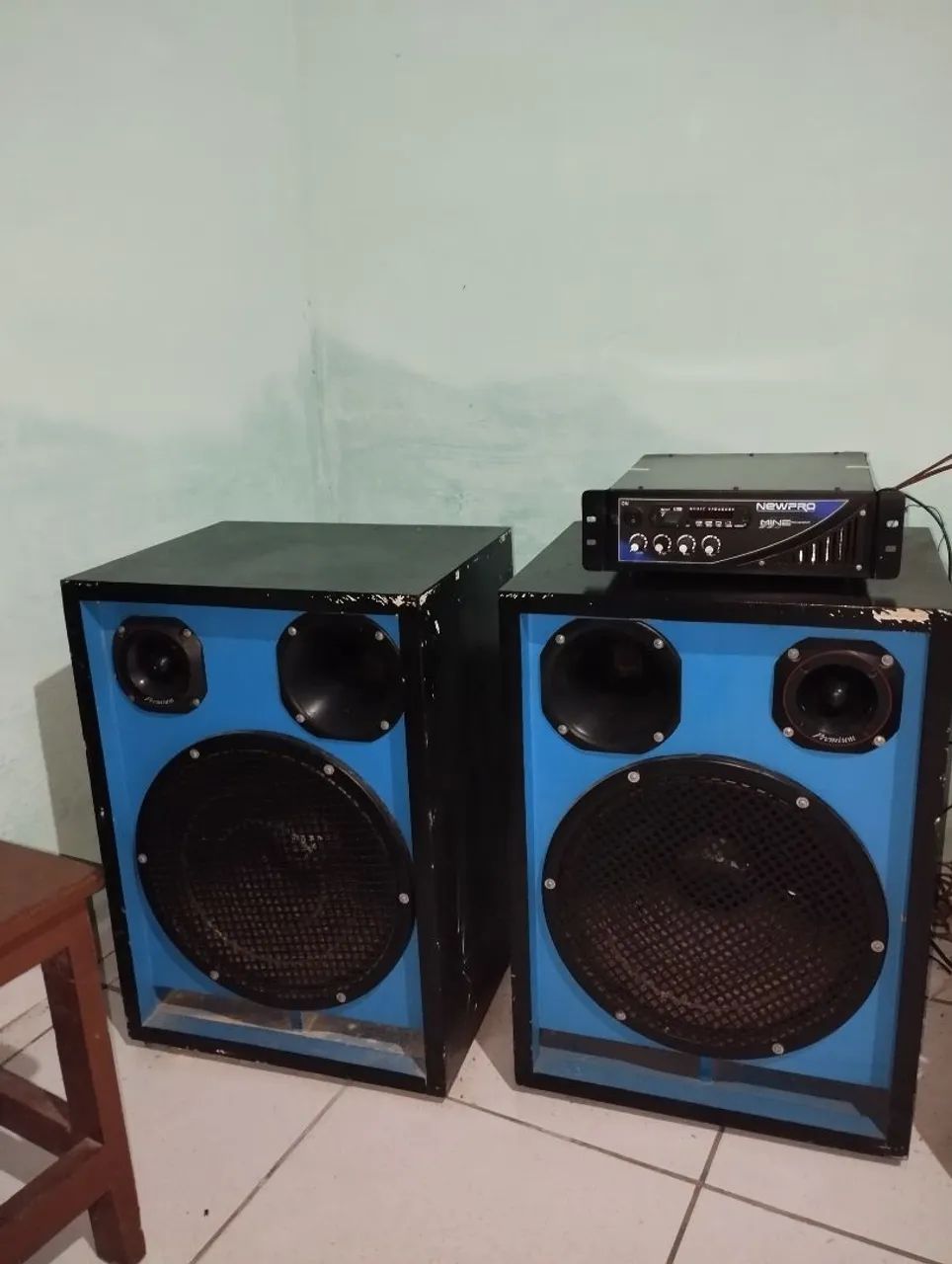Caixa de som com fone de 15 e  amplificador 