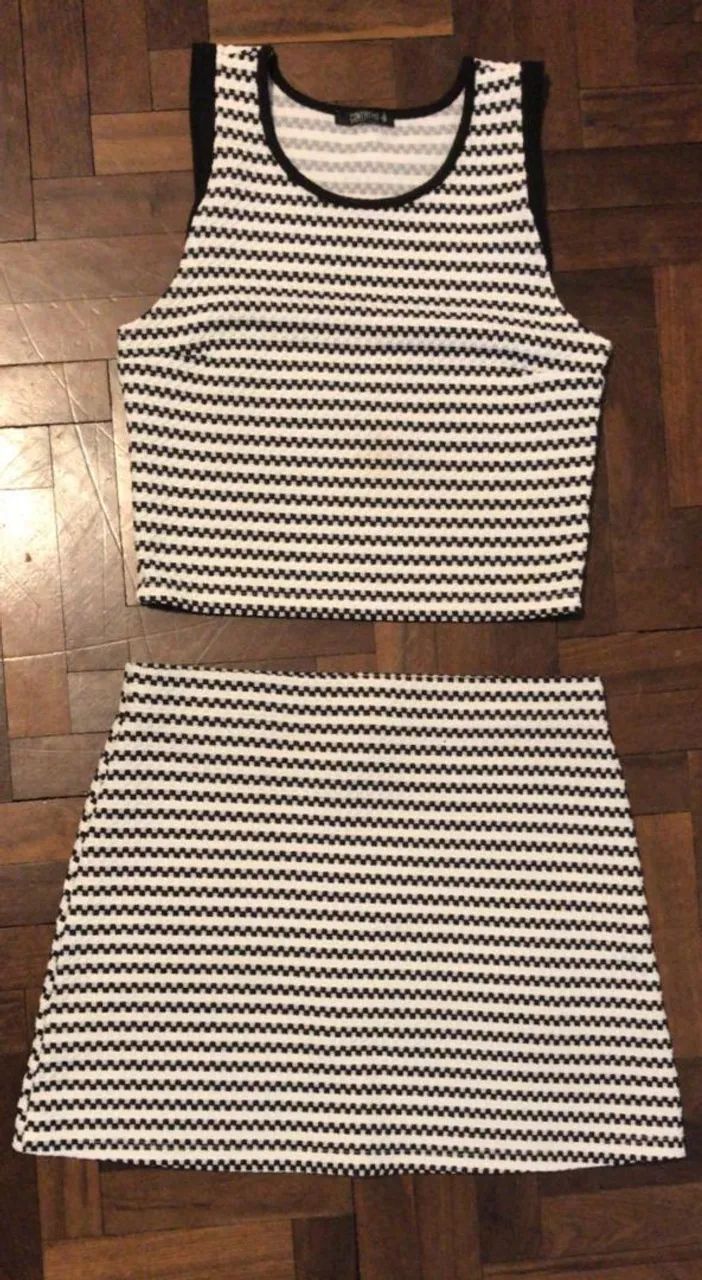 Conjunto saia e cropped tamanho G