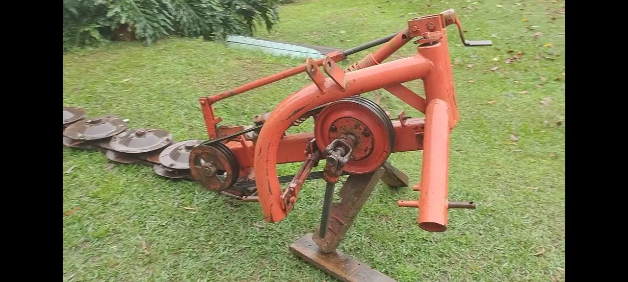 Enfardadeira e cegadeira 