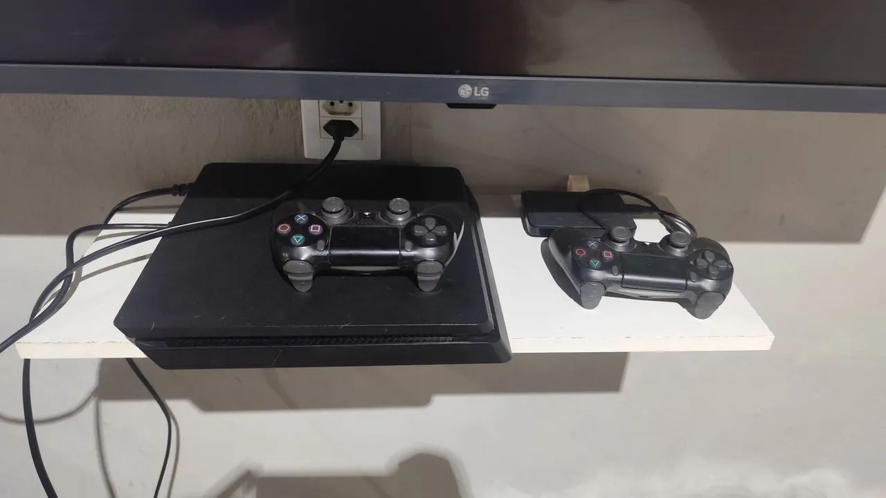 Playstation 4 slim